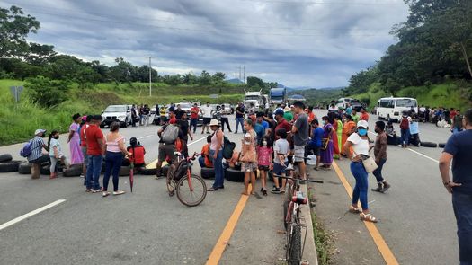 Camión con insumos para el IDAAN atraviesa el cierre