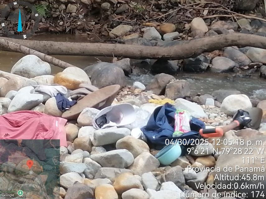 Un operativo conjunto liderado por el Equipo Multidisciplinario del Ministerio de Ambiente (MiAMBIENTE) resultó en la aprehensión de tres ciudadanos que realizaban actividades de minería ilegal en el río Villalobos, sector de Pedregal, en la ciudad de Panamá. Un operativo conjunto liderado por el Equipo Multidisciplinario del Ministerio de Ambiente (MiAMBIENTE) resultó en la aprehensión de tres ciudadanos que realizaban actividades de minería ilegal en el río Villalobos, sector de Pedregal, en la ciudad de Panamá.