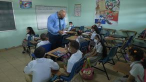 Docentes piden cerrar escuelas por aumento de casos de Covid-19