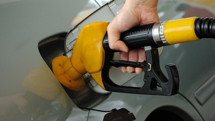 Precios de los combustibles bajarán a partir del 1 de noviembre