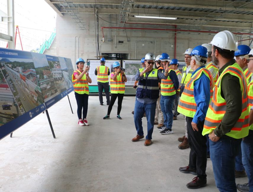 Miembros de la Cámara Panameña de la Construcción (CAPAC) encabezado por su presidente Alejandro Ferrer Solís, realizaron una gira técnica al proyecto de la Línea 3 del Metro de Panamá. Miembros de la Cámara Panameña de la Construcción (CAPAC) encabezado por su presidente Alejandro Ferrer Solís, realizaron una gira técnica al proyecto de la Línea 3 del Metro de Panamá.