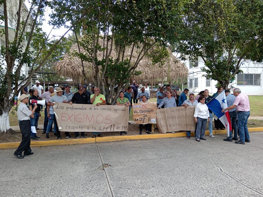 Agricultores exigen al MIDA reconocer ajuste salarial