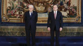 Mario Draghi lo juramentan como primer ministro de Italia