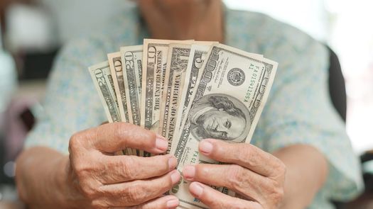 A inicios de 2026, miles de jubilados y pensionados en Panamá continúan a la expectativa de que el Gobierno Nacional anuncie una fecha concreta para el pago de los intereses acumulados del CEPADEM, una deuda histórica vinculada al décimo tercer mes que permanece pendiente desde hace décadas. A inicios de 2026, miles de jubilados y pensionados en Panamá continúan a la expectativa de que el Gobierno Nacional anuncie una fecha concreta para el pago de los intereses acumulados del CEPADEM, una deuda histórica vinculada al décimo tercer mes que permanece pendiente desde hace décadas.