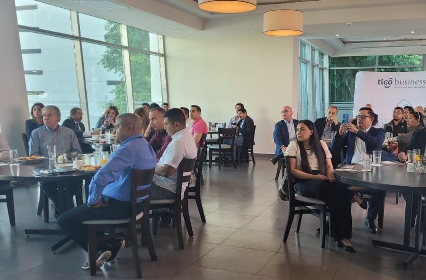 Gracias a esta colaboración estratégica, los clientes de Tigo Business cuentan con un equipo de ingenieros y profesionales capacitados y certificados. Gracias a esta colaboración estratégica, los clientes de Tigo Business cuentan con un equipo de ingenieros y profesionales capacitados y certificados.