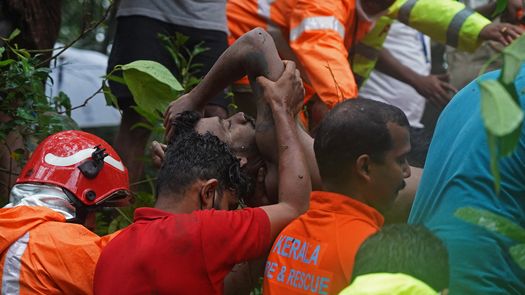 Más de 100 muertos por inundaciones en India y Nepal 