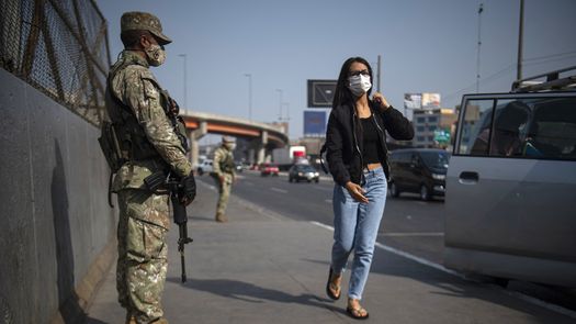 Perú elimina uso de mascarillas en espacios abiertos