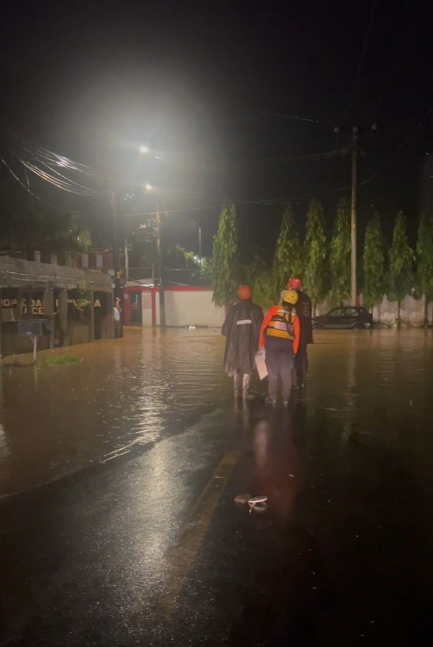 Personal de respuesta del Sinaproc se encuentra actualmente realizando las evaluaciones de daños. Personal de respuesta del Sinaproc se encuentra actualmente realizando las evaluaciones de daños.