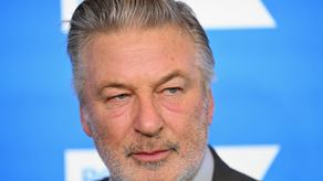 Alec Baldwin se declara no culpable de homicidio involuntario en rodaje de Rust