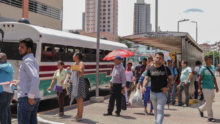 Panamá genera 10 mil empleos informales por mes