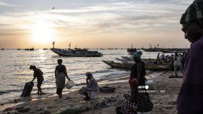 Misteriosa enfermedad cutánea afecta a mil pescadores en Senegal