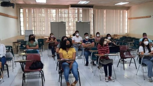 En la provincia de Chiriquí, mil 500 personas se han capacitado para obtener el carnet de manipulación de alimentos del MINSA.