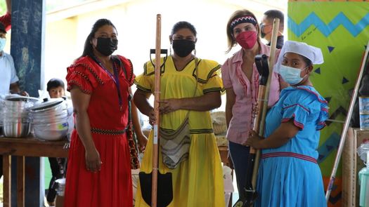 La Primera Dama de la República, Yazmín Colón de Cortizo, realizó una gira en conjunto con el SENNIAF, INAMU, MIDA y MINSA en la comarca Ngäbe-Buglé para brindar atención médica, llevar donaciones y capacitaciones.