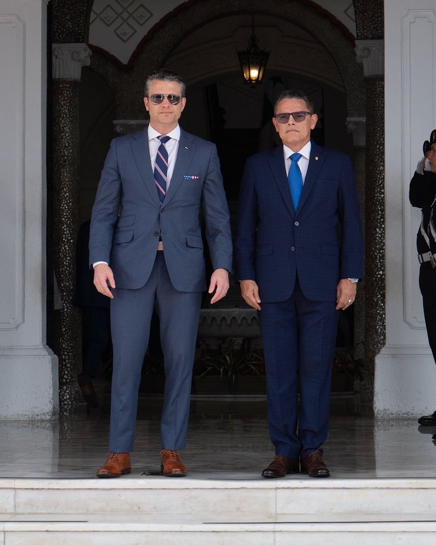 El secretario estadounidense de Defensa, Pete Hegseth, se reunió este martes con el presidente de Panamá, José Raúl Mulino, y otras autoridades del canal interoceánico, en medio de las tensiones por la vía tras las intenciones manifestadas por Donald Trump de El secretario estadounidense de Defensa, Pete Hegseth, se reunió este martes con el presidente de Panamá, José Raúl Mulino, y otras autoridades del canal interoceánico, en medio de las tensiones por la vía tras las intenciones manifestadas por Donald Trump de
