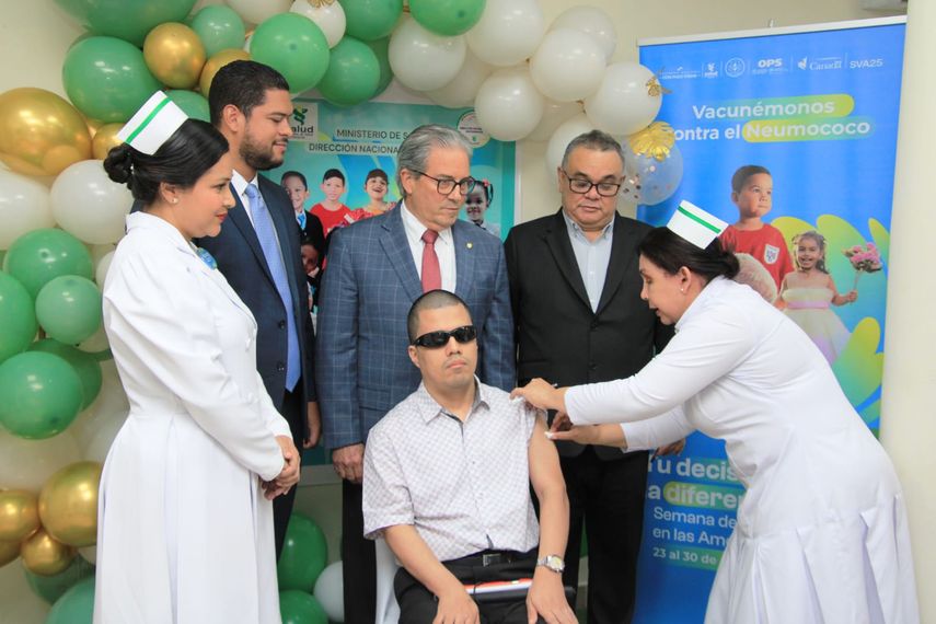 Minsa lanza campaña de vacunación dirigida a funcionarios de salud