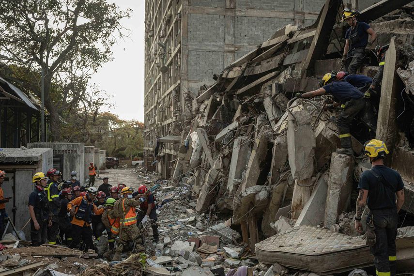 La cifra de fallecidos por el doble terremoto ocurrido el pasado miércoles en la zona norte de Venezuela ascendió a 1.943 y la de heridos a 10.571, informó este martes el presidente del Parlamento, Jorge Rodríguez. 