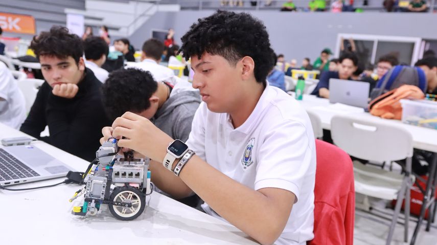 Meduca inaugura las Olimpiadas Regionales de Robótica 2025