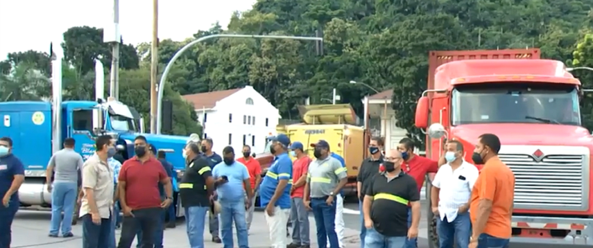 Los transportistas de carga realizaron este jueves cierre de calles en varios puntos del país. Dicen no ser un movimiento político.