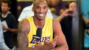 Exastro del básquetbol Kobe Bryant muere en un accidente de helicóptero