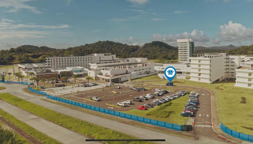 La Caja de Seguro Social (CSS) puso en funcionamiento, a partir de hoy, tres autobuses que recorrerán el perímetro de la Ciudad de la Salud, con lo cual se evita que los pacientes caminen largas distancias desde las paradas del transporte público. La Caja de Seguro Social (CSS) puso en funcionamiento, a partir de hoy, tres autobuses que recorrerán el perímetro de la Ciudad de la Salud, con lo cual se evita que los pacientes caminen largas distancias desde las paradas del transporte público.