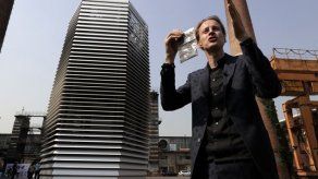 Artista holandés crea torre que limpia el aire en China