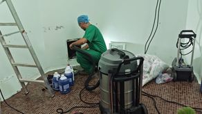 La Caja de Seguro Social (CSS) inició los trabajos de mantenimiento preventivo y correctivo del sistema de aire acondicionado en 20 quirófanos del Complejo Hospitalario Dr. Arnulfo Arias Madrid, una intervención que busca optimizar las condiciones de estas áreas y fortalecer la seguridad hospitalaria.