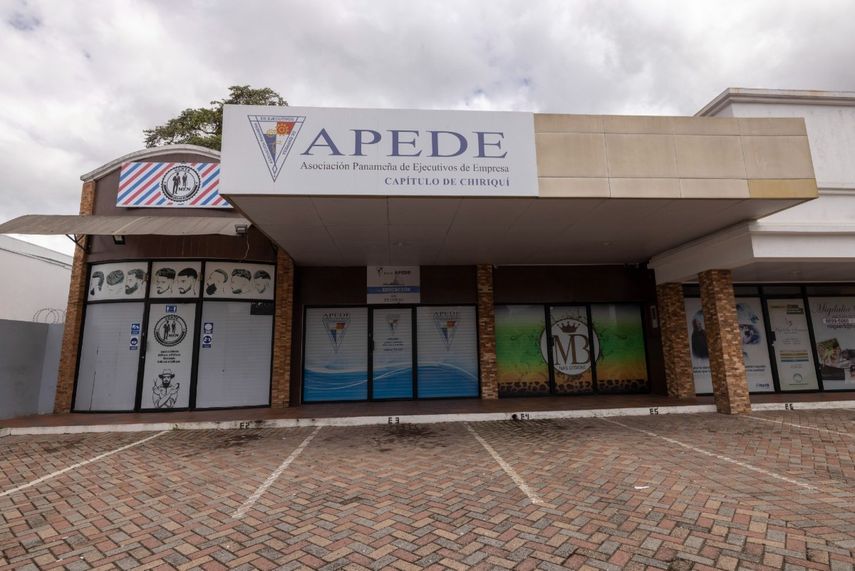 Apede elige a un destacado empresario de la comunidad, para rendirle homenaje por servir de modelo y ejemplo para las actuales y futuras generaciones.