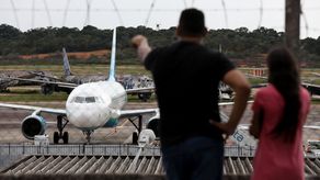Colombia impide entrada de aviones de EEUU con migrantes deportados y exige trato digno