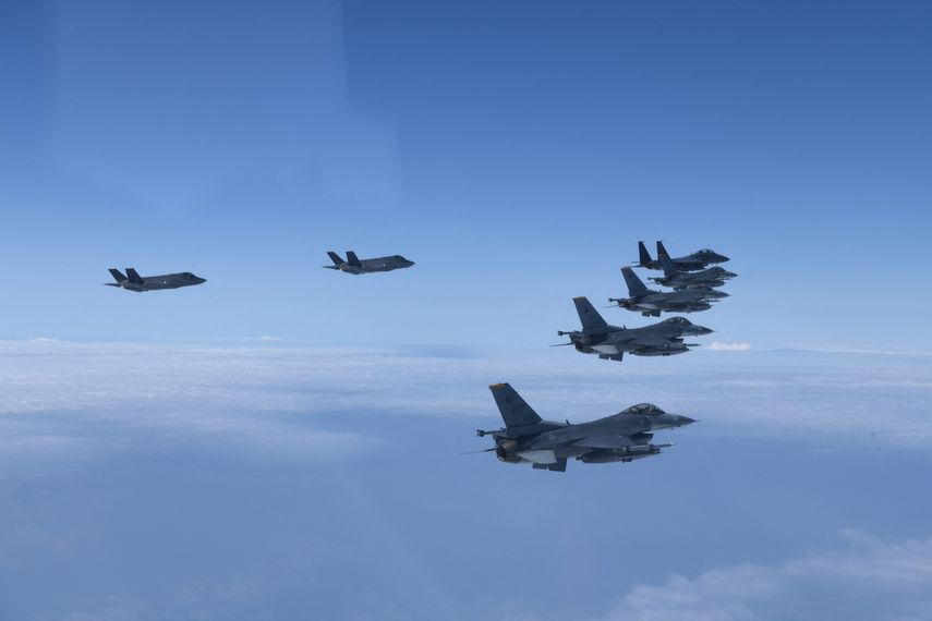 Estados Unidos y Corea del Sur despliegan aviones de combate
