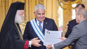 Mulino junto a Su Beatitud Teodoro II.