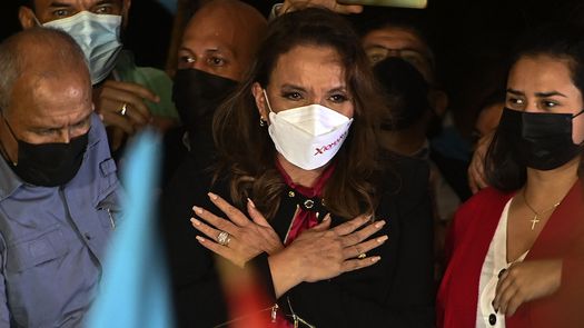 Xiomara Castro asumirá presidencia de Honduras y busca salida a crisis política