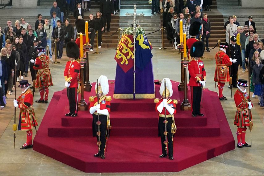 Londres: Adiós emocionado de miles de ciudadanos a Isabel II