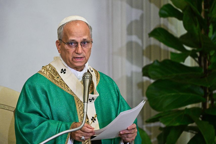 El papa León XIV ha afirmado que reza por el activista estadounidense Charlie Kirk, asesinado el pasado miércoles de un disparo, y ha expresado su preocupación por la violencia política en su país, llamando a evitar esa retórica. El papa León XIV ha afirmado que reza por el activista estadounidense Charlie Kirk, asesinado el pasado miércoles de un disparo, y ha expresado su preocupación por la violencia política en su país, llamando a evitar esa retórica. 