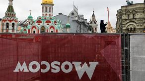 Calificadora Fitch advierte que el default de Rusia es inminente