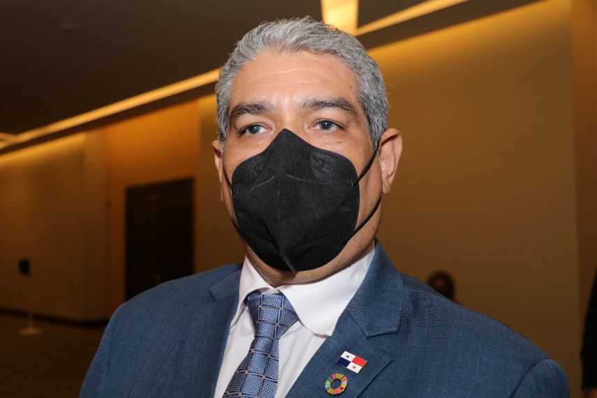 Luis Francisco Sucre explica las ventajas de Moderna