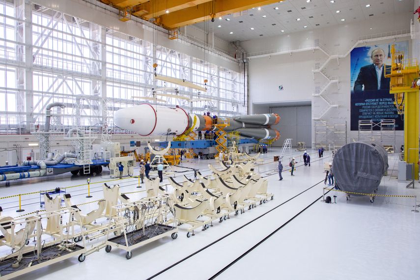 Rusia declaró que continuaría sus proyectos lunares y reemplazaría los equipos de la ESA por equipos científicos de fabricación nacional, pues se considera todavía como gran potencia espacial teniendo en cuenta su pasado soviético. Rusia declaró que continuaría sus proyectos lunares y reemplazaría los equipos de la ESA por equipos científicos de fabricación nacional, pues se considera todavía como gran potencia espacial teniendo en cuenta su pasado soviético.