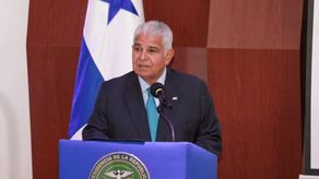 El presidente de Panamá, José Raúl Mulino, no descartó este jueves estudiar una posible regularización de nicaragüenses ante las dificultades de esos migrantes o refugiados para expedir documentos desde su embajada.