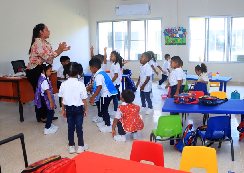 Estudiantes necesitan retornar a clases para culminar año