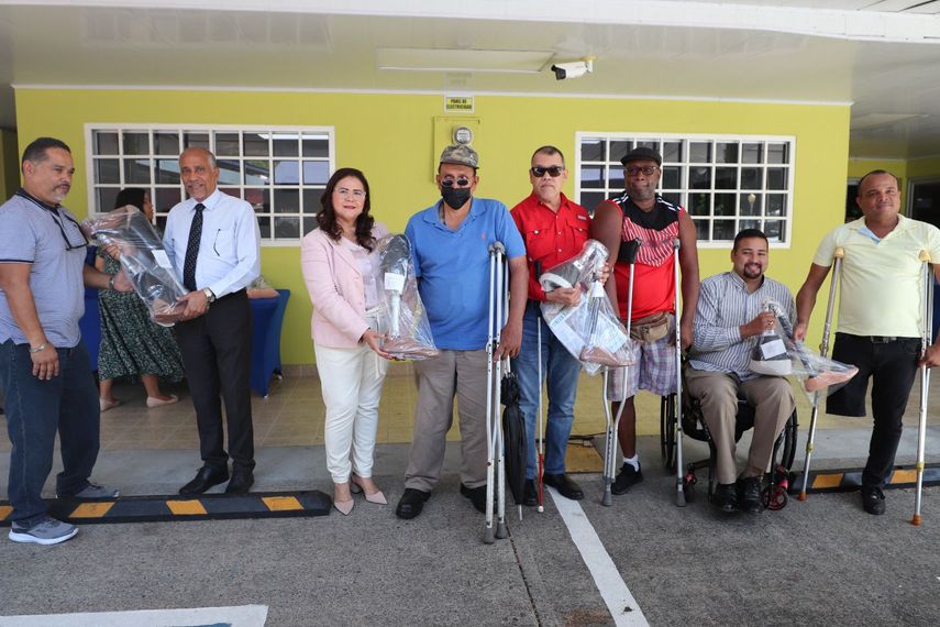 SENADIS entrega ayuda a personas en Panamá y Panamá Oeste