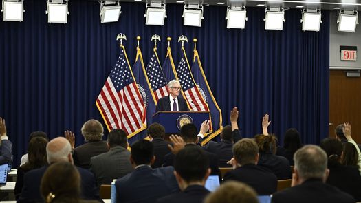La Reserva Federal de Estados Unidos (Fed) mantuvo este miércoles sin cambios sus tasas de interés, en una reunión que probablemente haya sido la última de política monetaria encabezada por Jerome Powell como presidente del banco central. La Reserva Federal de Estados Unidos (Fed) mantuvo este miércoles sin cambios sus tasas de interés, en una reunión que probablemente haya sido la última de política monetaria encabezada por Jerome Powell como presidente del banco central.