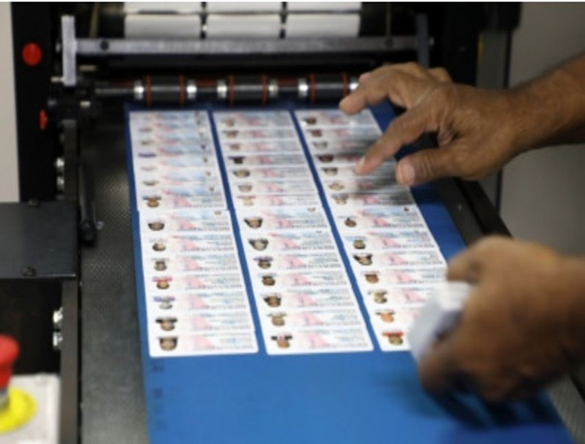 Un abanico de opciones para hacer trámites en el extranjero ha puesto en disposición el Tribunal Electoral para los panameños que residen en las ciudades de Miami, Nueva York, Los Ángeles, Washington y Houston, en los Estados Unidos; y en Europa, en la comunidad de Madrid, España. Un abanico de opciones para hacer trámites en el extranjero ha puesto en disposición el Tribunal Electoral para los panameños que residen en las ciudades de Miami, Nueva York, Los Ángeles, Washington y Houston, en los Estados Unidos; y en Europa, en la comunidad de Madrid, España.