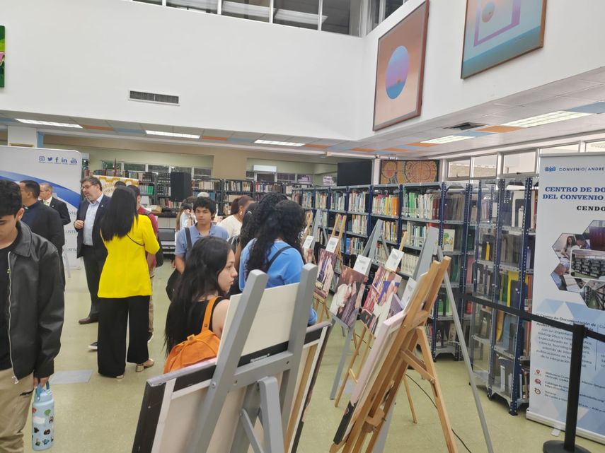 USMA recibe de la Embajada de Israel, exposición fotográfica del papa Francisco