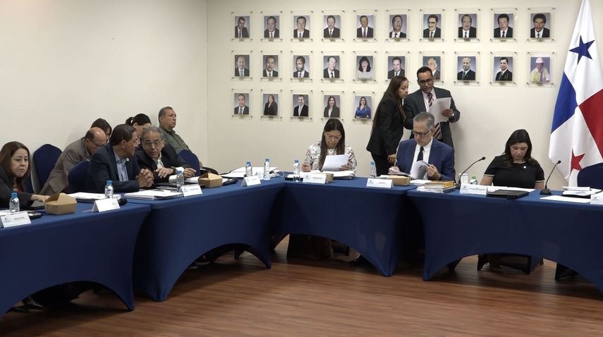 La mesa de salario mínimo intenta alcanzar acuerdos.