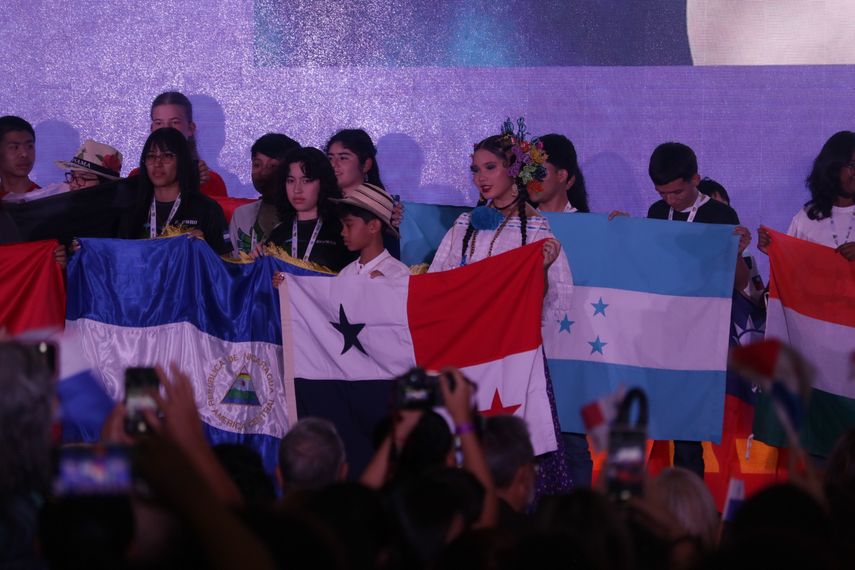 Con la asistencia de 26 países de América, Europa y Asia, más de 200 equipos y alrededor de 1,500 personas entre estudiantes, tutores, padres de familia, entre otros visitantes, se inauguró este domingo en el Panama Convention Center, la competencia de robótica "Open Championship Americas Panama 2025". Con la asistencia de 26 países de América, Europa y Asia, más de 200 equipos y alrededor de 1,500 personas entre estudiantes, tutores, padres de familia, entre otros visitantes, se inauguró este domingo en el Panama Convention Center, la competencia de robótica "Open Championship Americas Panama 2025".