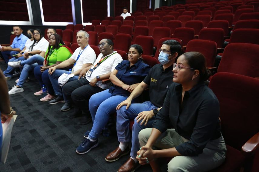 Presidencia atiende a proveedores y trabajadores de Minera