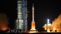 La misión tripulada china Shenzhou-23 despegó este domingo a las 23.08 hora local (15.08 GMT) con tres astronautas a bordo, incluida la primera procedente de Hong Kong, rumbo a la estación espacial Tiangong. La misión tripulada china Shenzhou-23 despegó este domingo a las 23.08 hora local (15.08 GMT) con tres astronautas a bordo, incluida la primera procedente de Hong Kong, rumbo a la estación espacial Tiangong.