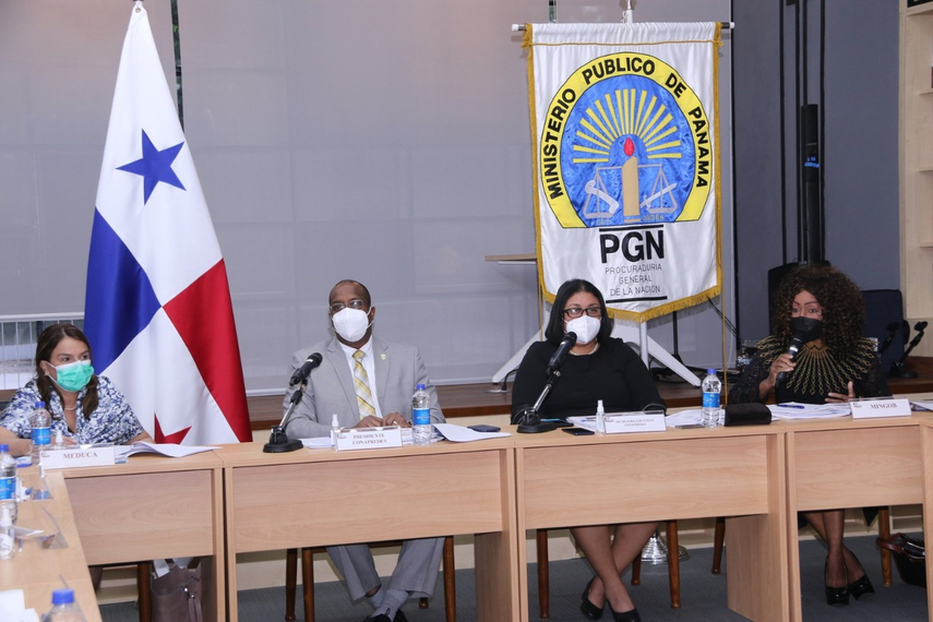 Procurador General de la Nación encargado, Javier Caraballo y la viceministra de Mingob, Juana López