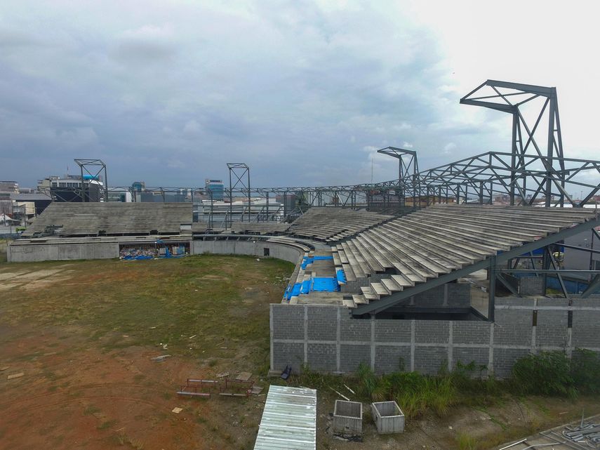 Por abandono del estadio en Colón existe un posible delito contra la administración pública. Por abandono del estadio en Colón existe un posible delito contra la administración pública.