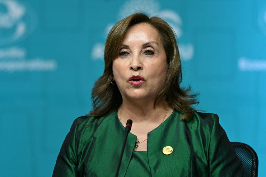 Presidenta de Perú considera pena de muerte para sicarios y extorsionadores