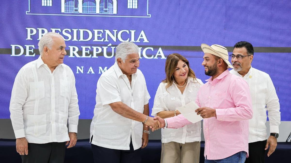 El gobierno del presidente de la República, José Raúl Mulino, invierte más de B/.558 millones en obras de impacto social en la provincia de Coclé. Entre estos proyectos se encuentran carreteras, renovación de potabilizadoras, hospitales, centros de salud y apoyo al sector agropecuario. El gobierno del presidente de la República, José Raúl Mulino, invierte más de B/.558 millones en obras de impacto social en la provincia de Coclé. Entre estos proyectos se encuentran carreteras, renovación de potabilizadoras, hospitales, centros de salud y apoyo al sector agropecuario.